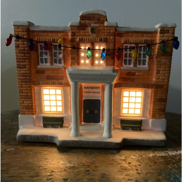 “Mayberry Courthouse” from the Welcome to Mayberry Collection - Picture 4 of 9